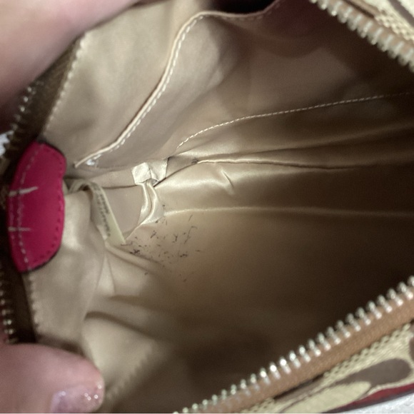 Coach Poppy Daisy Khaki Signature C with Raspberry Leather Swingpack EUC - Picture 11 of 14